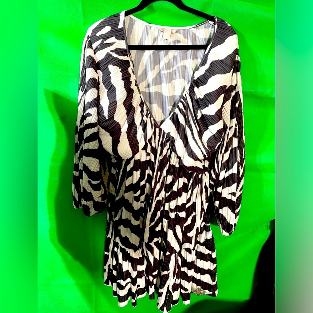 Stylish Black and White Women's Top